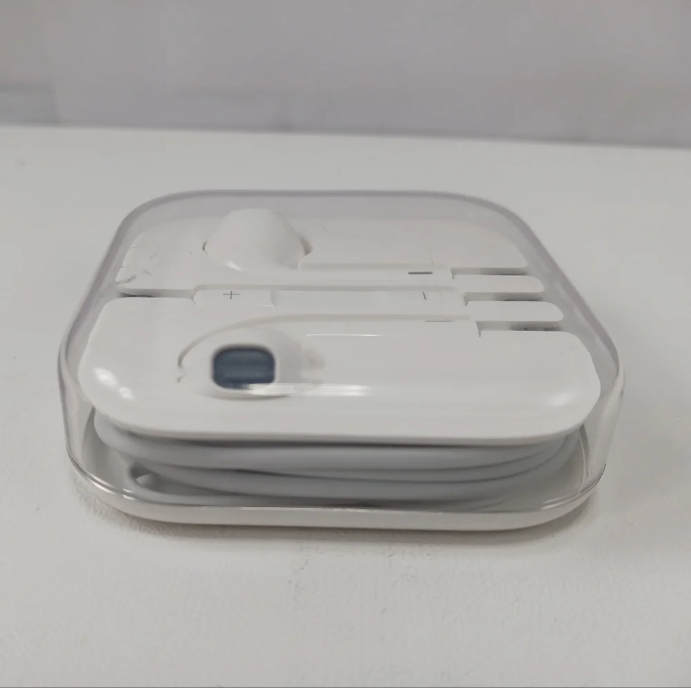 NWOT Apple Wired Ear Buds